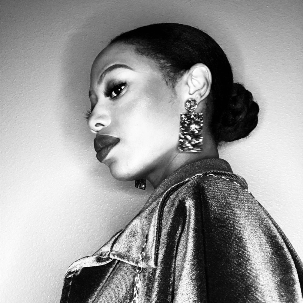 Meet your Posher, Mesha